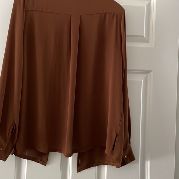 Le Streghe front button down blouse with long sleeves. - Picture 2 of 7